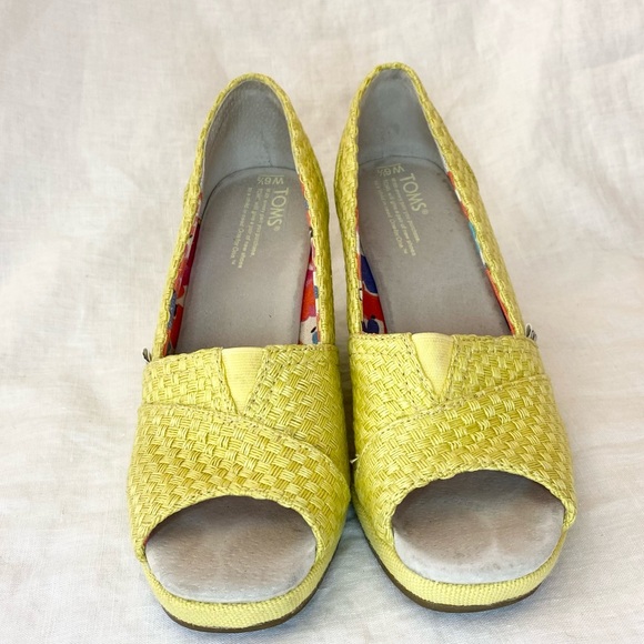 β¨Host Pickβ¨ Toms Espadrille Yellow Wedge Peep Toe Calypso Canvas Slip on Shoe - Picture 9 of 14